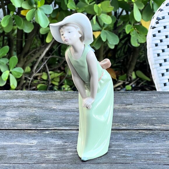 Lladro 1978 "CURIOUS GIRL WITH STRAW HAT" Vintage Porcelain Figurine #5009 - Picture 1 of 7